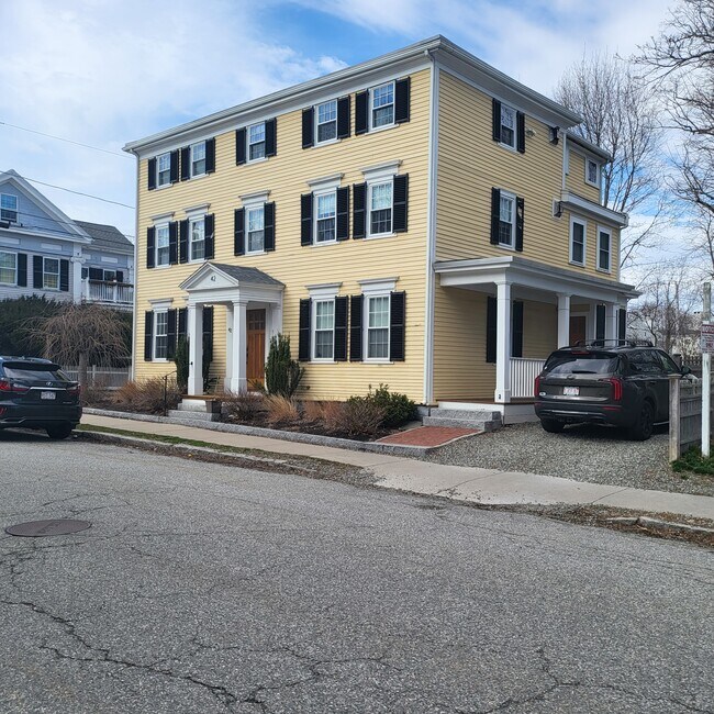 Building Photo - 42 B Washington St