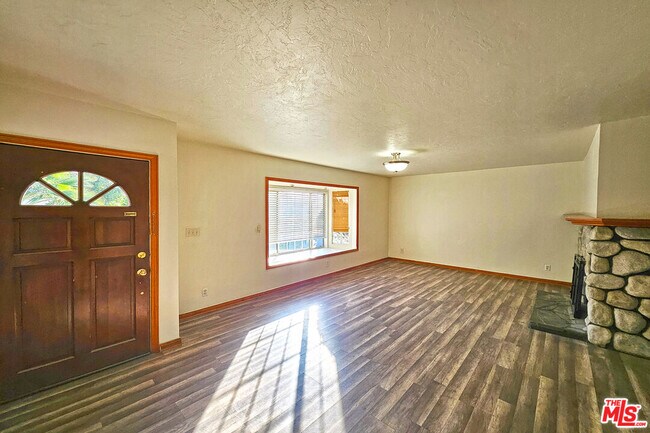 Foto del edificio - 9321 Donna Ave