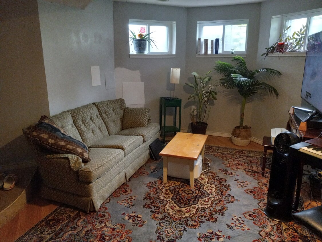 Primary Photo - 1100 Irving St NW