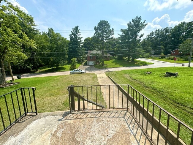 Building Photo - 2 Bedroom / 1 Bath House located on Bertli...