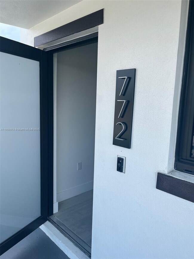 Foto del edificio - 772 NW 103rd St