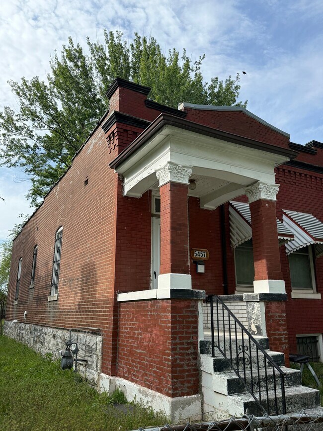 Foto del edificio - 5457 Geraldine Ave