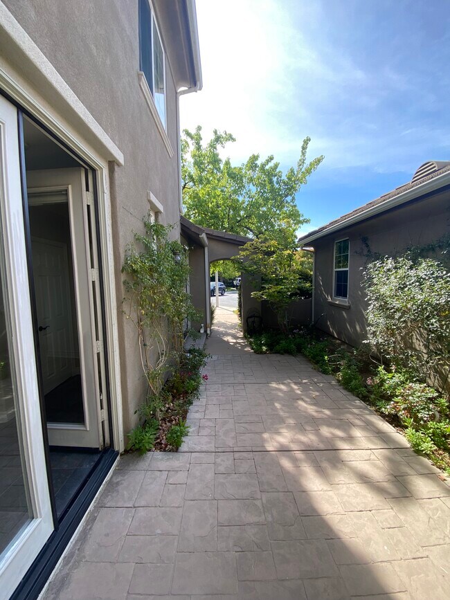 Foto del edificio - 189 Laurel Ridge Dr