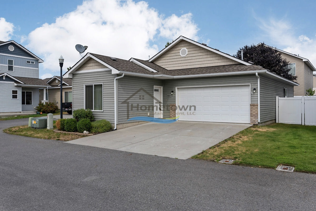 Primary Photo - 2B2B Home with Fenced Backyard in Coeur D'...