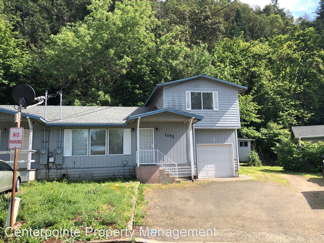 2 br, 1.5 bath House 1052 W Nevada Ct House Rental in Roseburg, OR