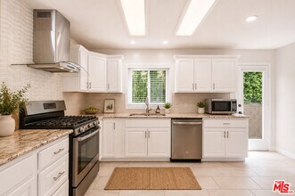 Building Photo - 6033 Fallbrook Ave