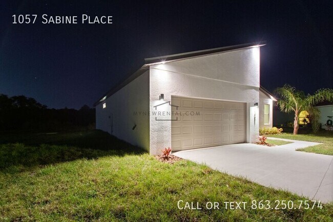 Building Photo - 1057 Sabine Pl