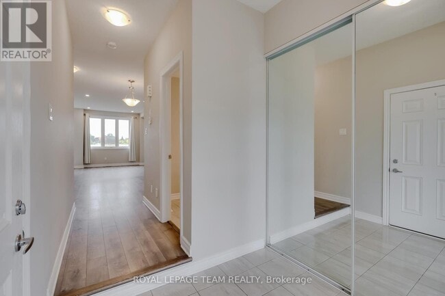 Building Photo - 233 Kimpton Dr