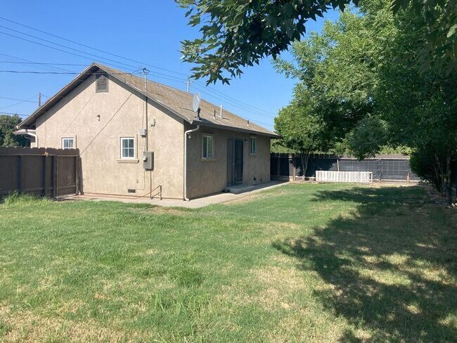 Foto del edificio - Country Home 3 Bedroom 1 Bath
