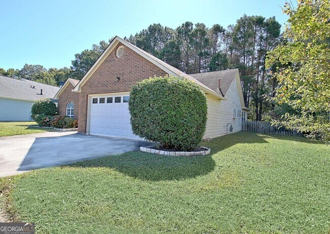 Building Photo - 250 Landing Dr