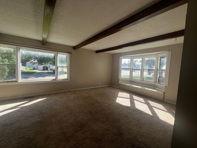 Foto del edificio - Spacious 4 Bedroom Hamilton, MI