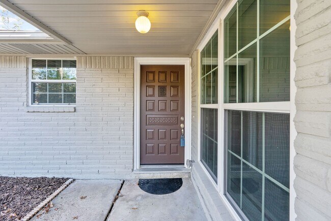 Foto del edificio - 3307 Roaming Woods Ln