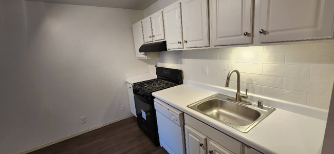 Foto del edificio - 2588 N Frederick Ave