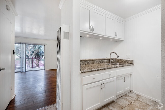 Studio - 500SF - Kitchen - 3320 Redondo Beach Blvd.
