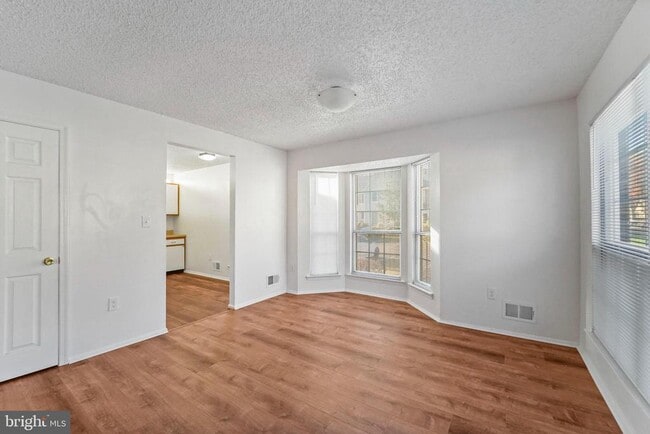 Building Photo - 194 Darwin Ln