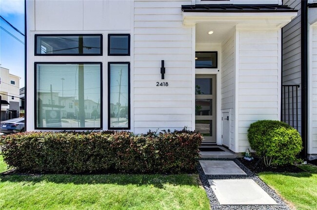 Foto del edificio - 2418 Gray St
