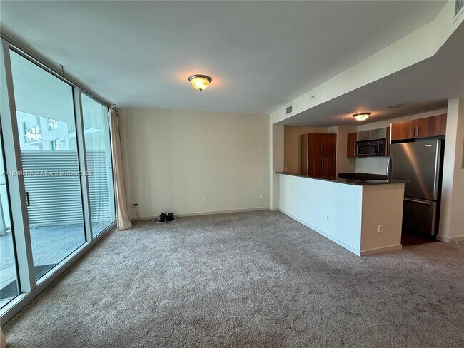 Foto del edificio - 300 S Biscayne Blvd