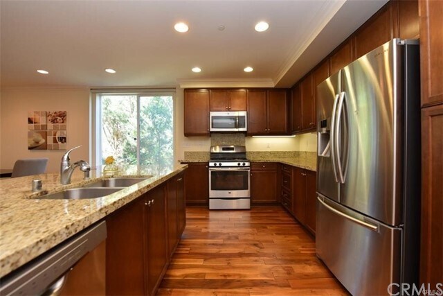 Building Photo - 533 Rockefeller