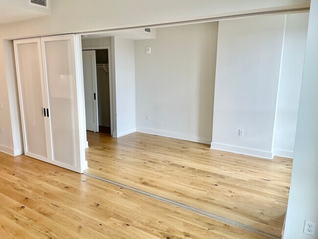 Building Photo - 1211 Van St SE