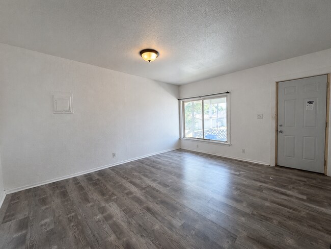 Foto del edificio - 620 Lake Ave W