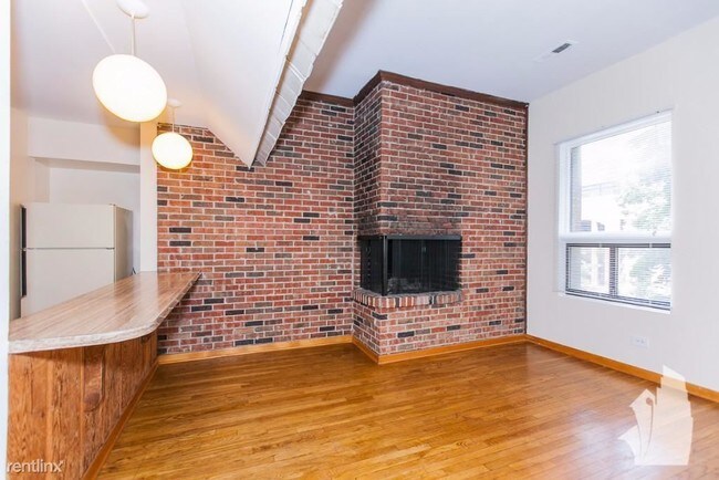 Building Photo - 2 br, 1 bath Apartment - 873 W Lill Ave # C2C