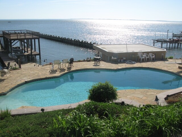 salt water pool with diving board - 1303 Rogers Rd