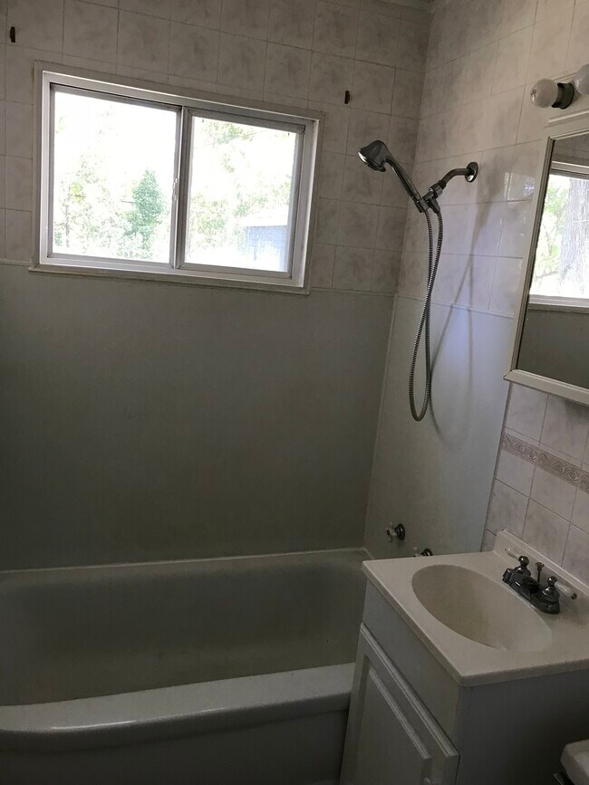 Baño - 2814 Greenbush St