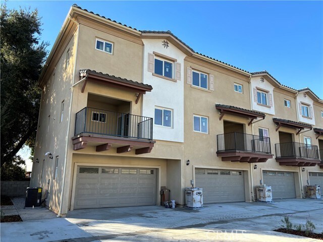 Building Photo - 820 N Soldano Ave