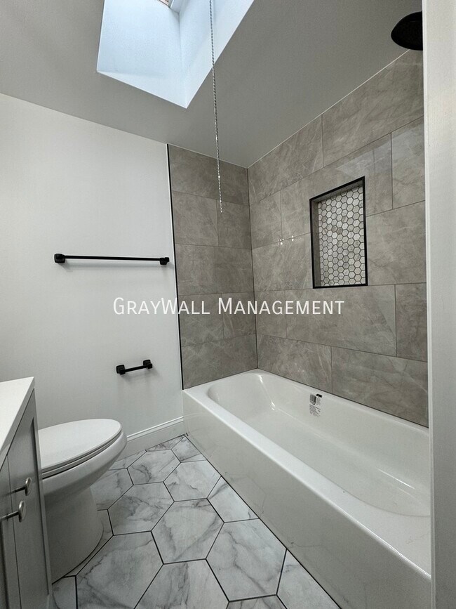 Foto del edificio - $2,150 - 3 Bedroom 2 Bathroom House | Newl...