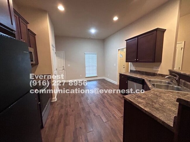 Foto del edificio - 338 Ivy Hills Cir