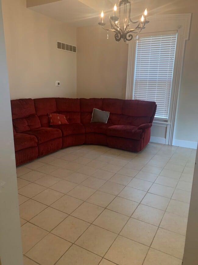 Building Photo - 606 California St