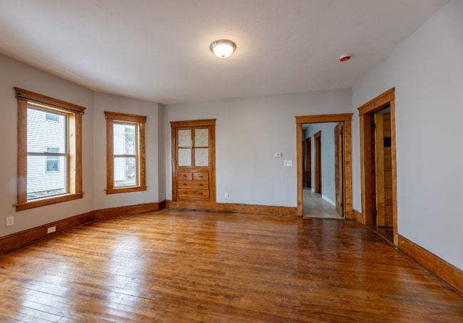 Building Photo - 36 Blossom St