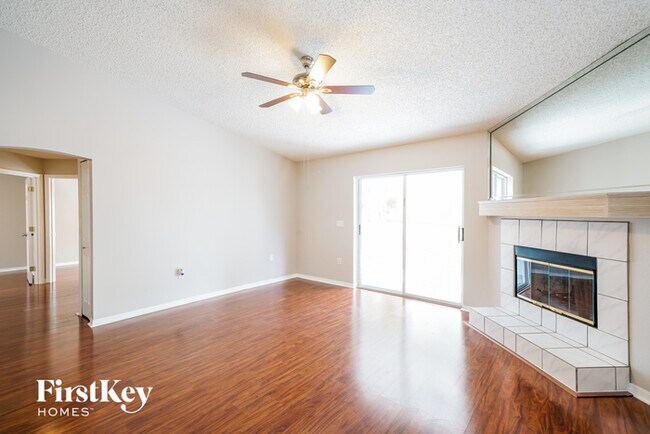 Foto del edificio - 3130 Valley Vista Cir