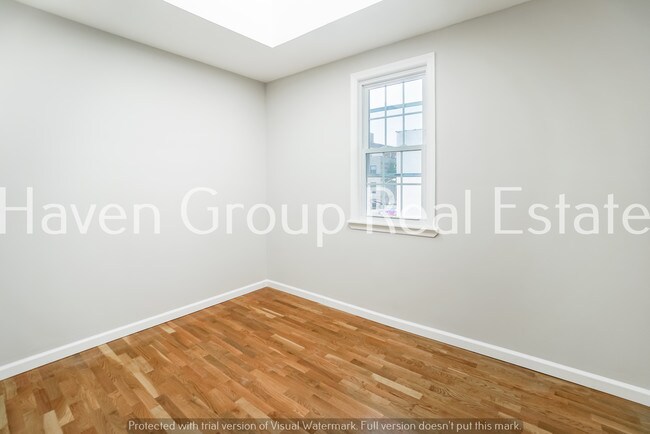Building Photo - 728 Courtlandt Ave
