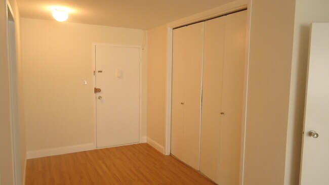 Foto del edificio - 2401 H St NW