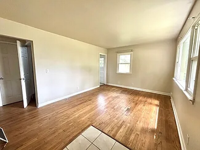 Foto del edificio - 6042 Franklin St