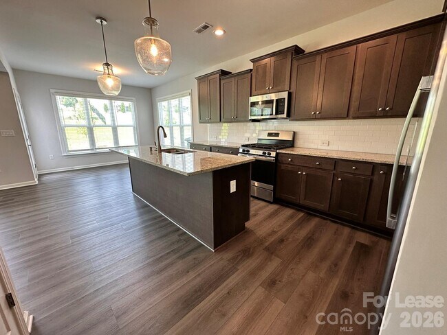 Building Photo - 1139 Overlake Dr