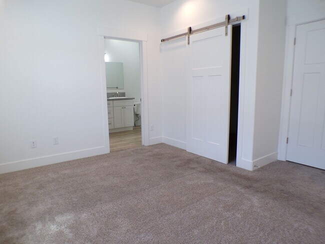Foto del edificio - Huckleberry Townhomes