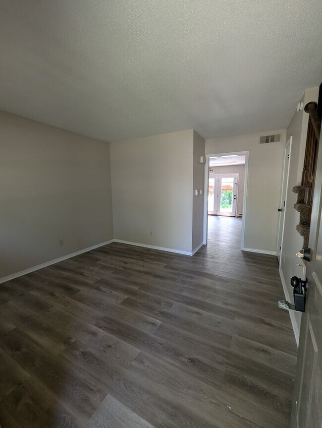 Foto del edificio - 2 Bedroom/1.5 Bathroom Townhouse in South ...