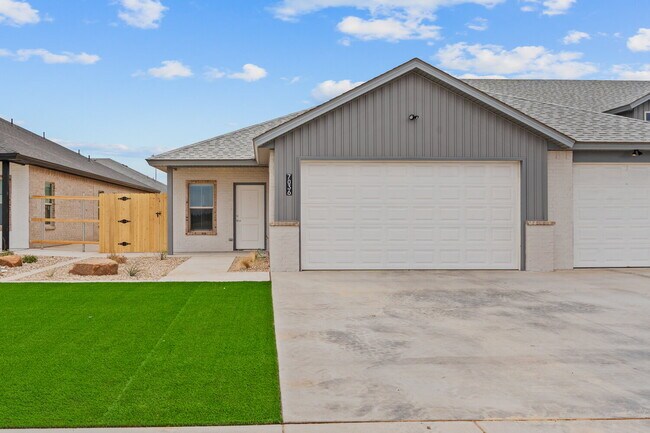 Foto del edificio - Brand new townhomes in Frenship East!