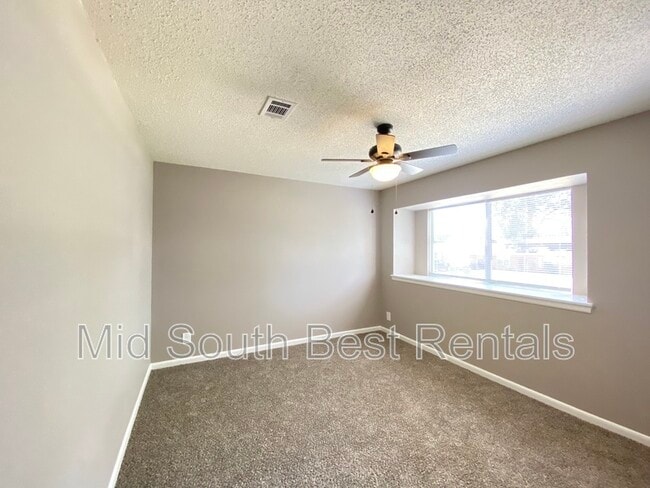 Building Photo - 88 W Windsor Dr