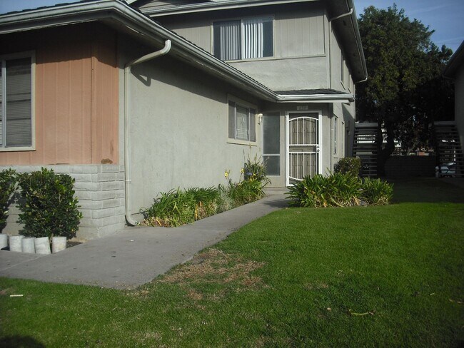 Building Photo - 659 Halyard St