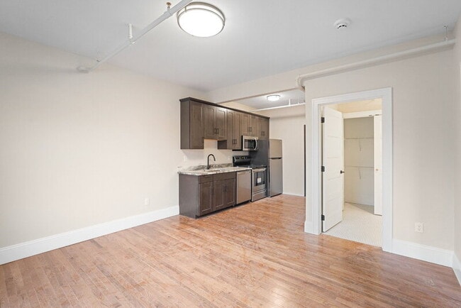 Building Photo - 702 20th St