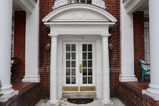 Building Photo - 3006 Monument Ave