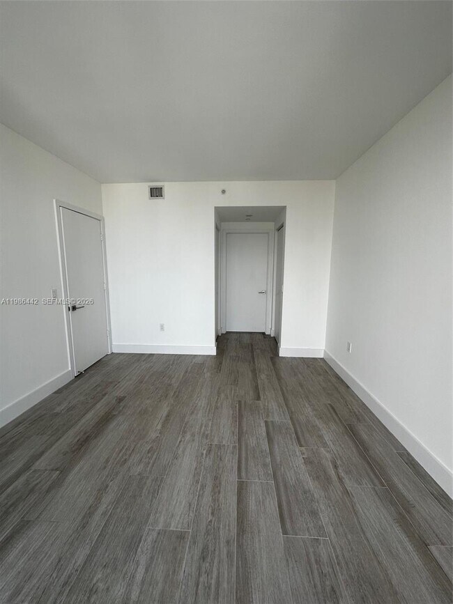 Building Photo - 121 NE 34th St