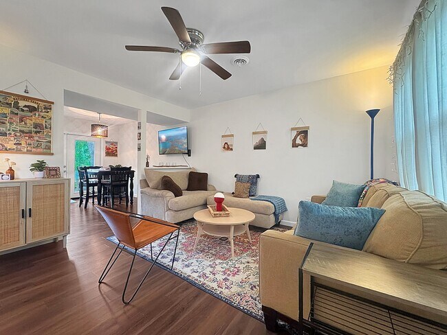 Foto del edificio - 902 Creekside Dr
