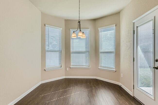 Foto del edificio - 4 Bedrooms 3 and 1/2 Baths