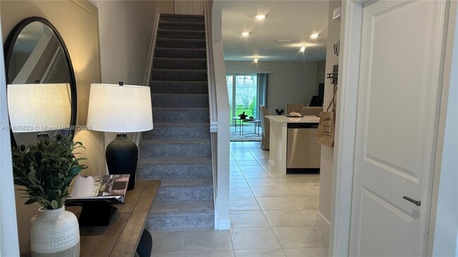 Foto del edificio - 6749 Broadwater Ln