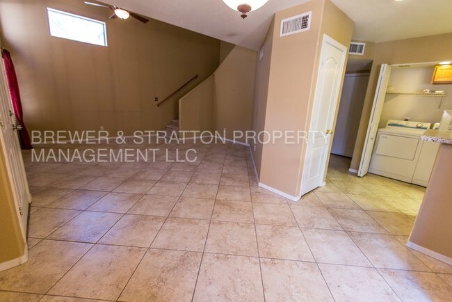 Foto del edificio - 5665 W Galveston St
