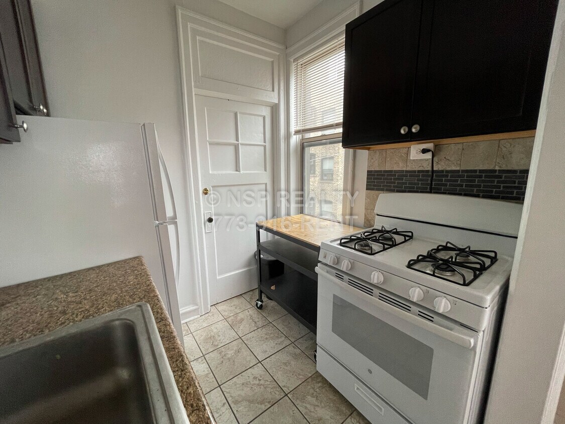 Foto principal - 1367 W Estes Ave